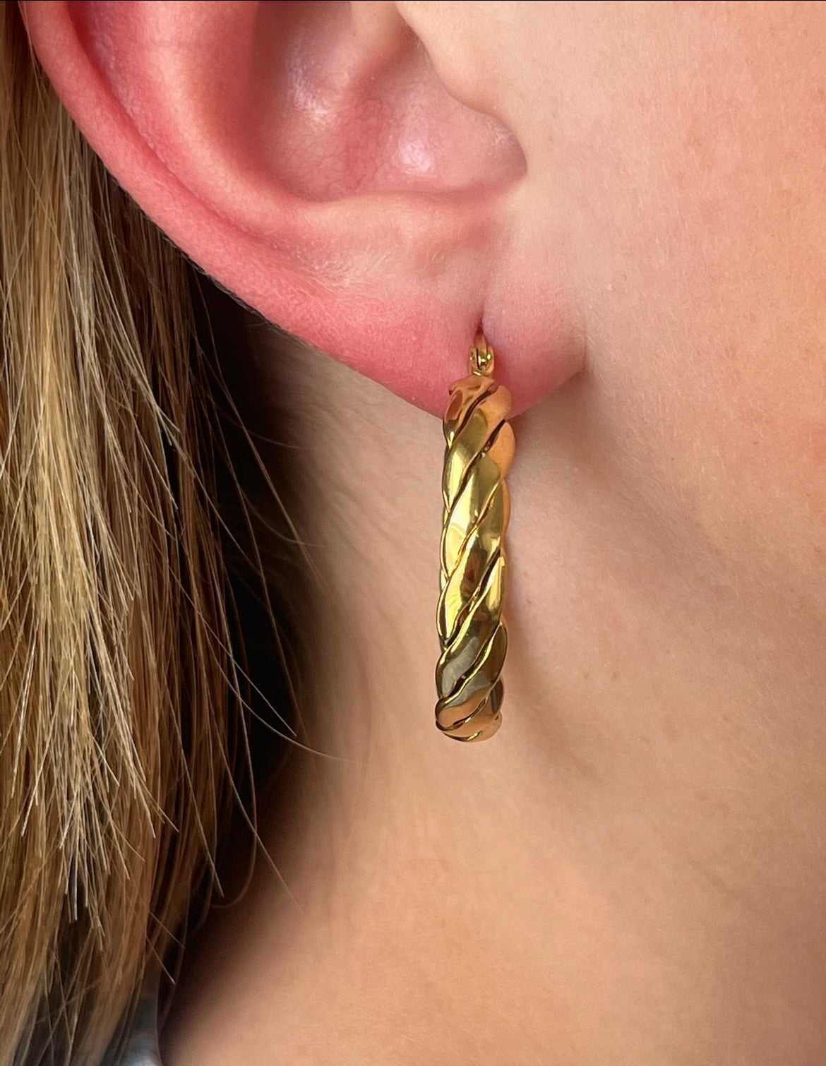 Braided hoops in gold