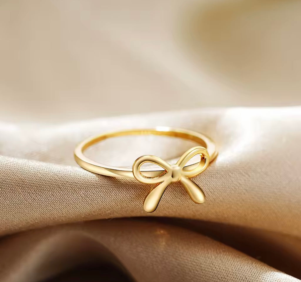 Minimalist gold bow ring