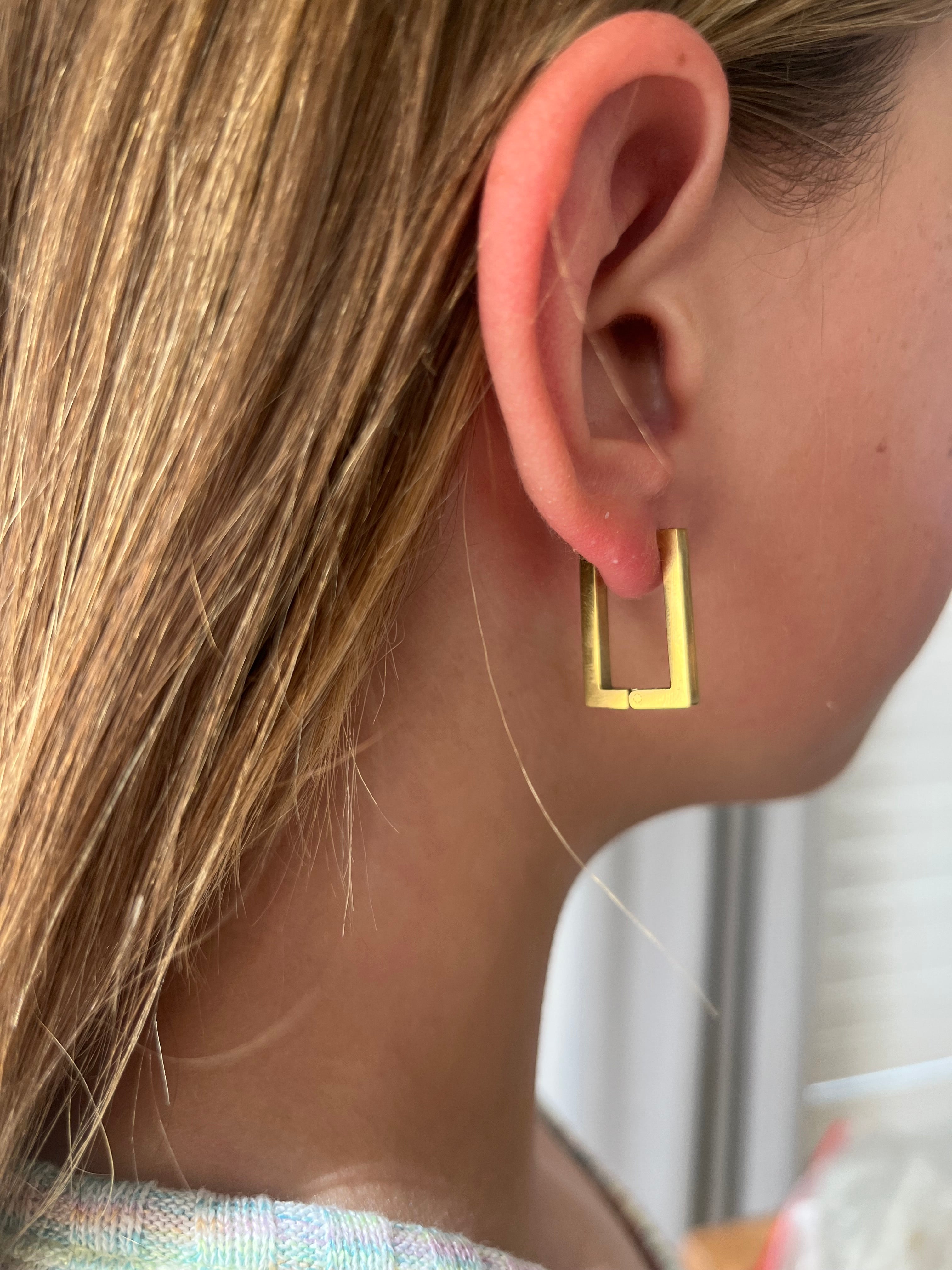 Rectangle hoops in gold